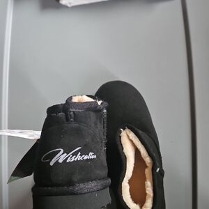 Women's Black Slippers
